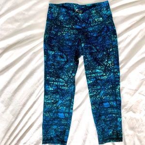 Old Navy Active Go-Dry Crop Leggings